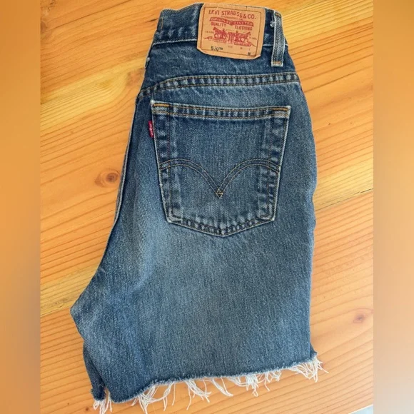 Vintage Levi’s 530’s Cutoff Shorts - Picture 4 of 7